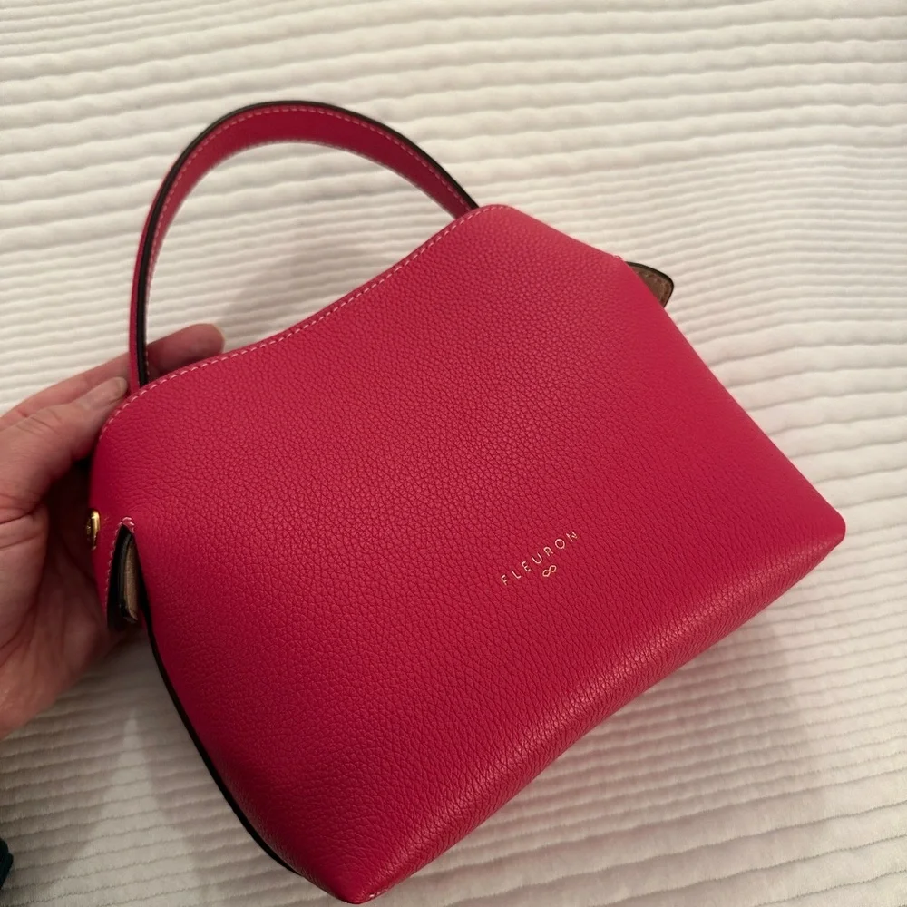 Fleuron Mini Swann in Fuschia - Picture 3 of 10